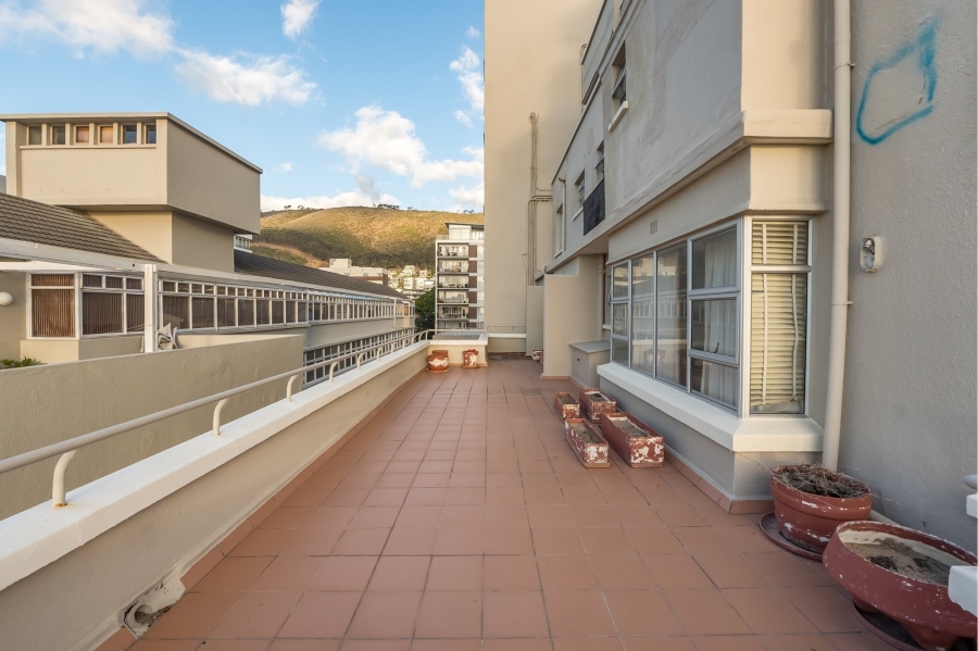 3 Bedroom Property for Sale in Sea Point Western Cape